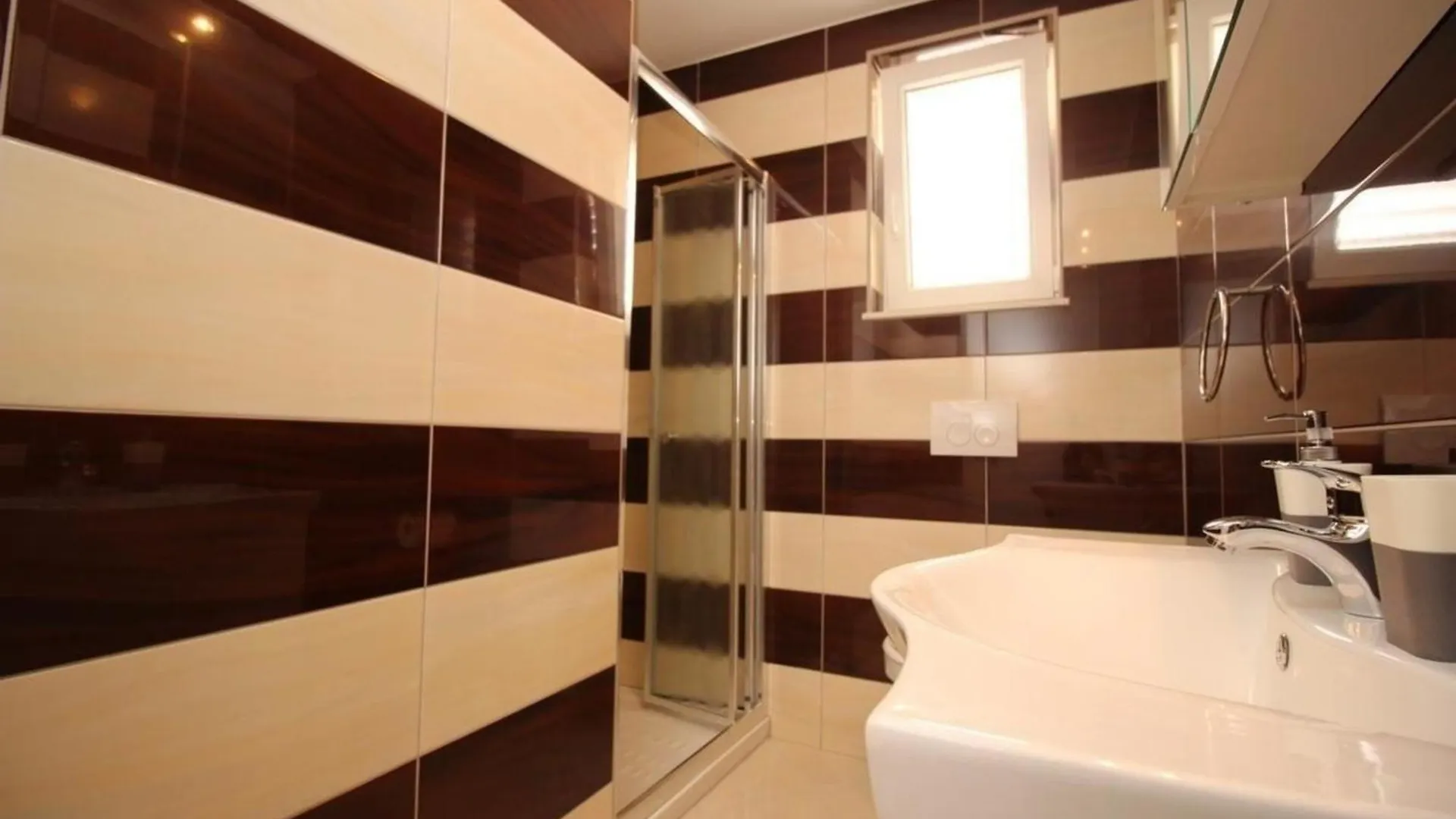 Neu Modern Eingerichtete Apartment Fuer 4 Personen In Einem Haus Mit Mehrere Apartments Und Mit Pool Baška 0*,