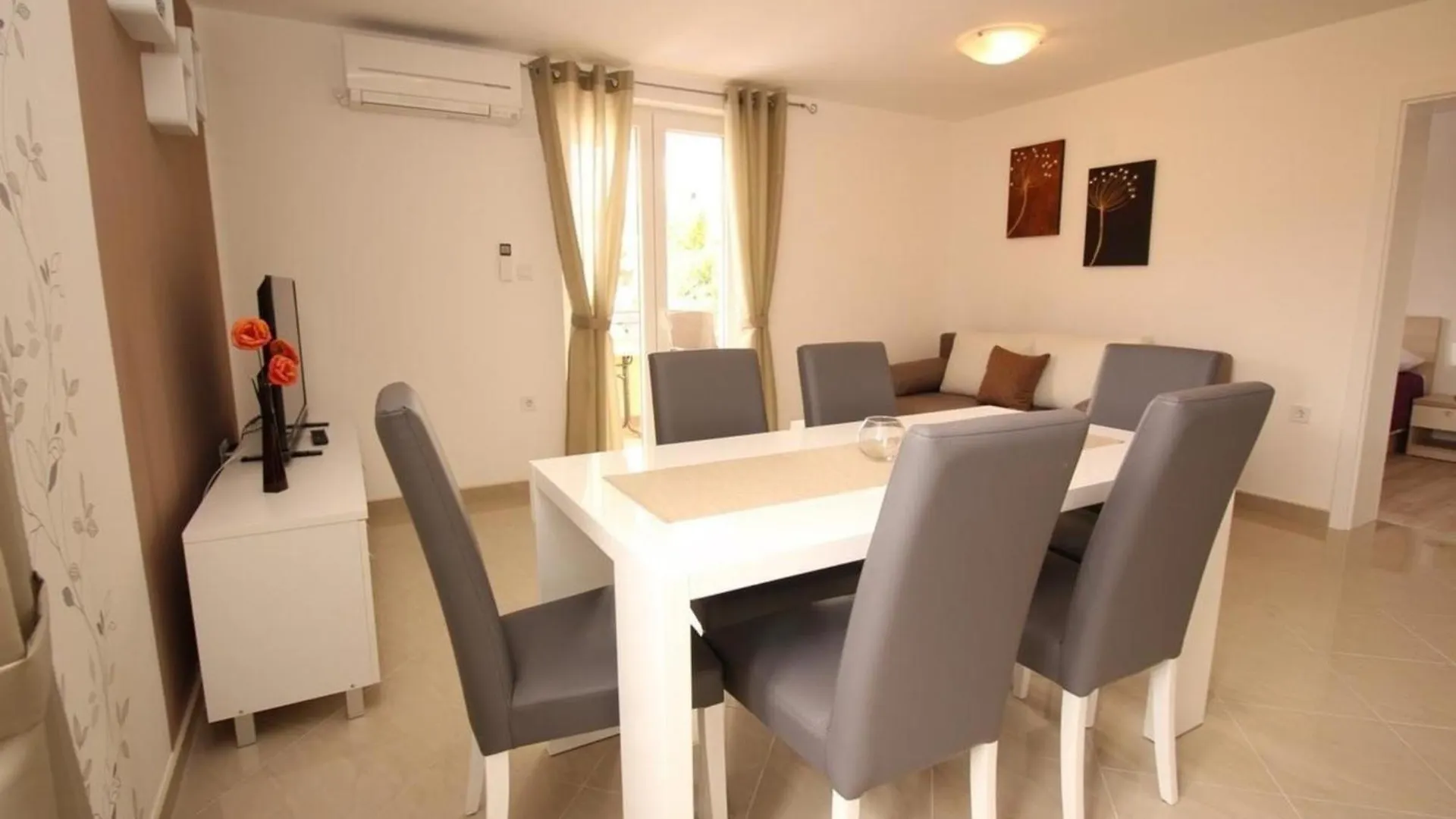 Neu Modern Eingerichtete Apartment Fuer 4 Personen In Einem Haus Mit Mehrere Apartments Und Mit Pool Croatia