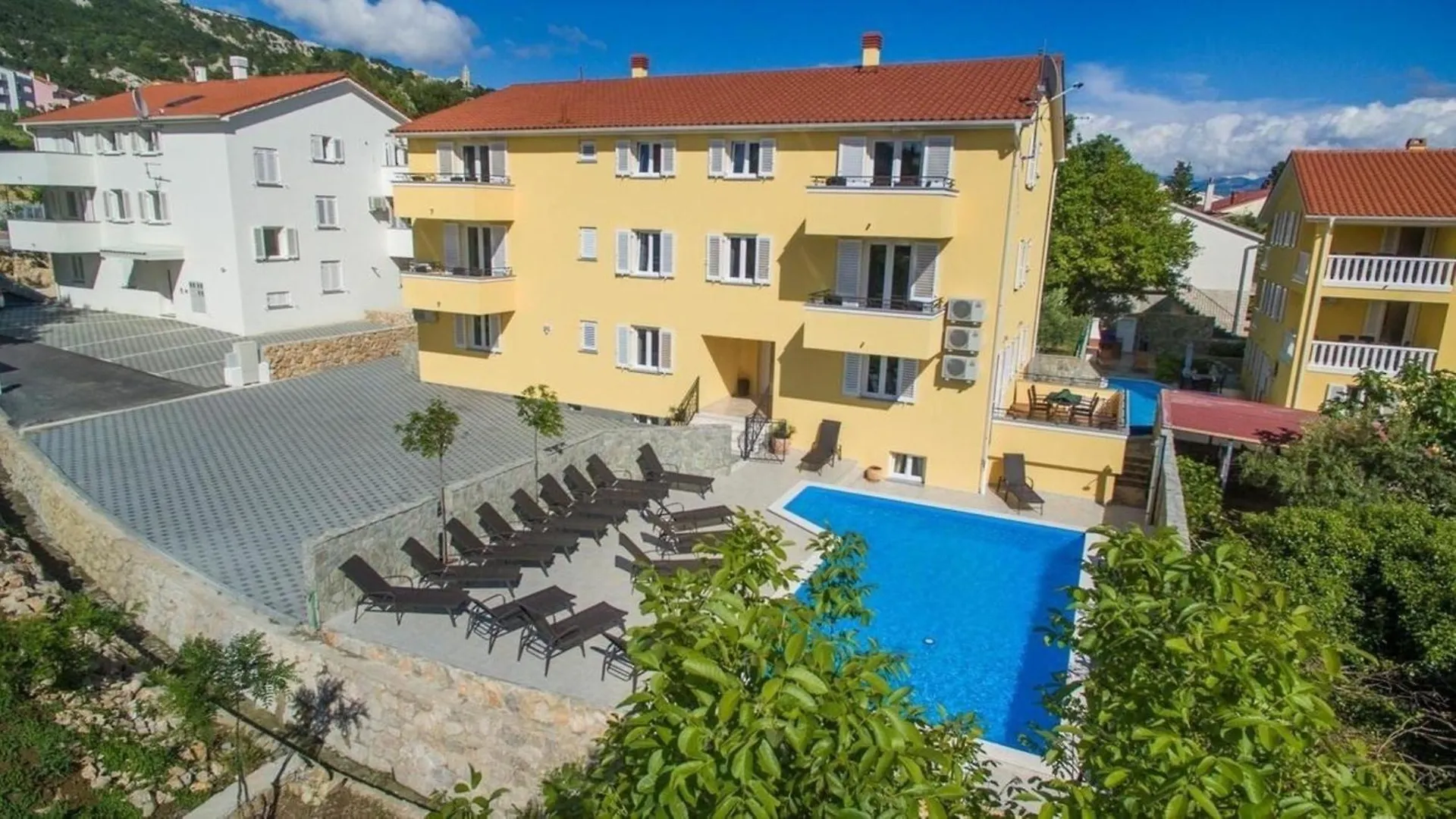 Neu Modern Eingerichtete Apartment Fuer 4 Personen In Einem Haus Mit Mehrere Apartments Und Mit Pool