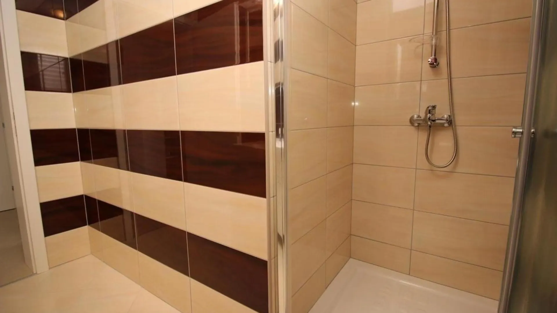 Neu Modern Eingerichtete Apartment Fuer 4 Personen In Einem Haus Mit Mehrere Apartments Und Mit Pool