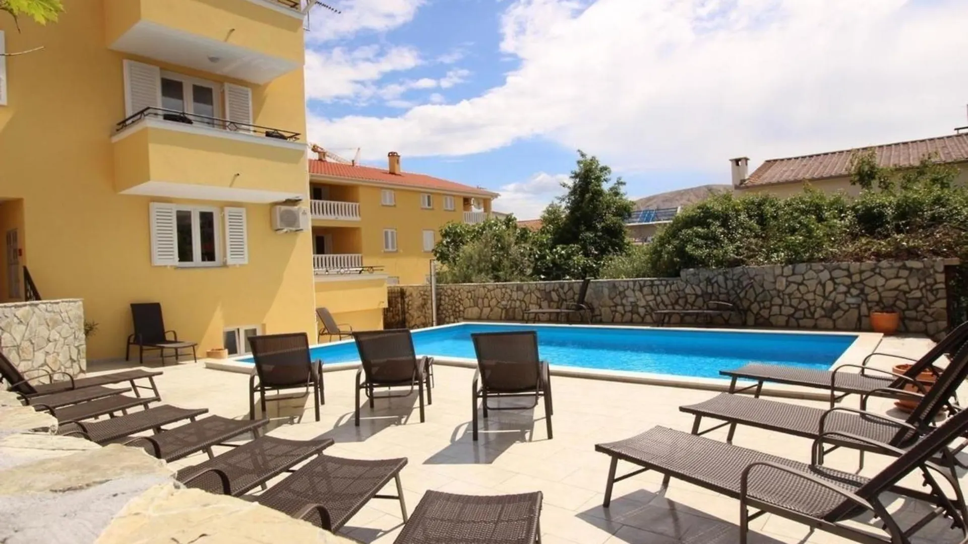 Neu Modern Eingerichtete Apartment Fuer 4 Personen In Einem Haus Mit Mehrere Apartments Und Mit Pool 0*, Baska (Krk)
